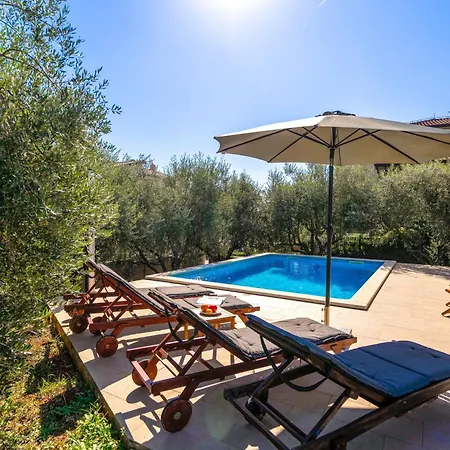 Casa Rea Mit Pool Und Panoramameerblick Holiday home Porec